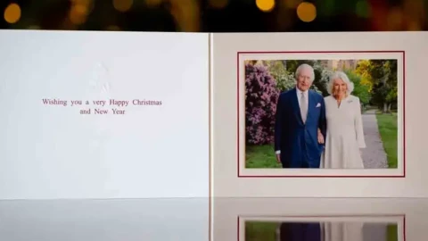 Rey Carlos III y su esposa Camila comparten su tarjeta navideña 2025; soberano piensa que sería ‘su última’.webp