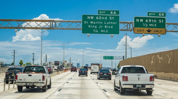 Cohces en la I-95 de Miami, en Florida.