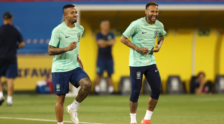Gabriel Jesús y Neymar entrenan con Brasil