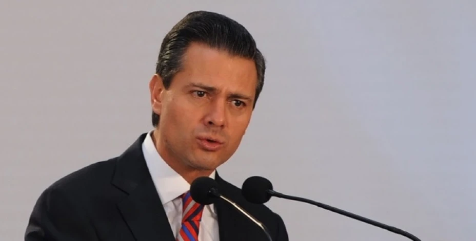 Fue recibido por Juan Claudio Morales, director genral del Protocolo de Colombia, y Florencio Salazar, embajador de México en dicho país