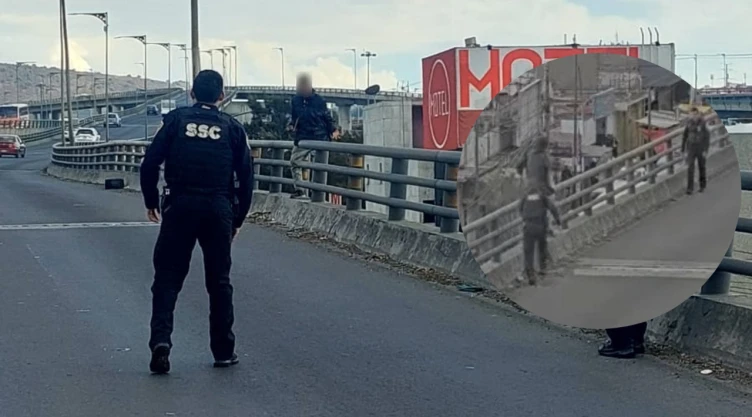 Policías salvaron hombre que pretendía lanzarse de un puente en Iztapalapa.
