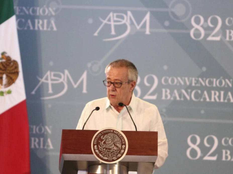 Carlos Urzúa Macías