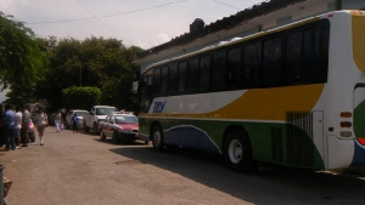 Asalto a autobús deja 3 muertos en Edomex