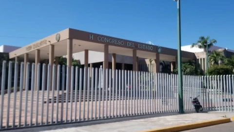 El exagente Luis Alberto fue asesinado frente al congreso de Sinaloa