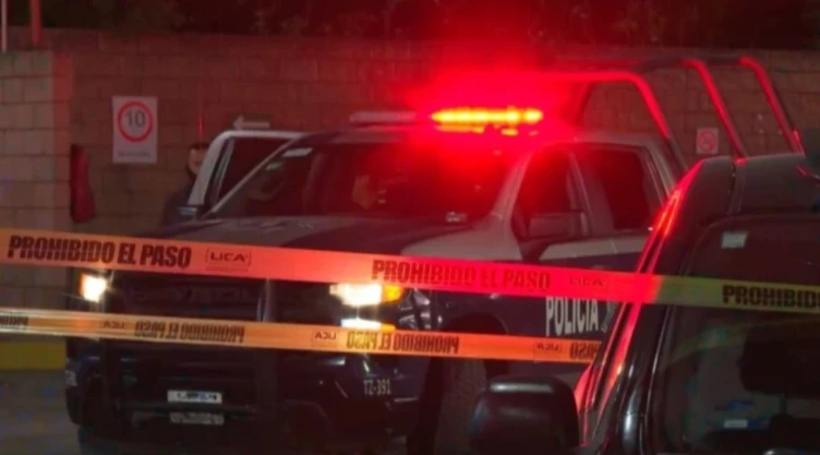 Inquilinos lanzan desde un edificio a casero tras una presunta pelea por pago de renta en Tehuacán, Puebla