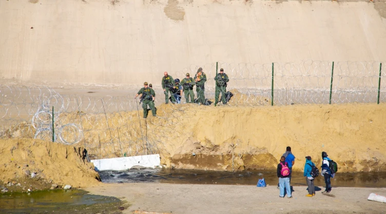Oklahoma envía militares a la frontera con México