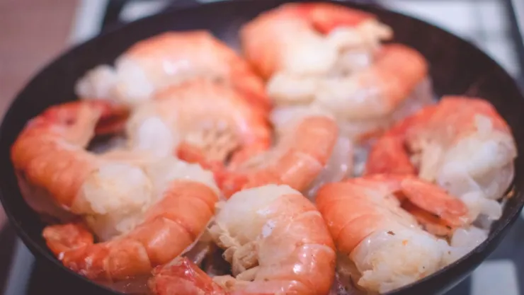 Retiran lote de camarones congelados por riesgo sanitario; detectan salmonella en España