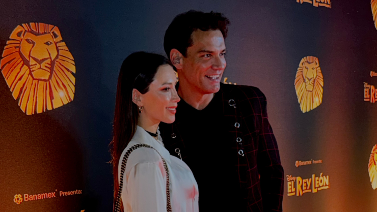 Lluvia de celebridades en “El Rey León” así se vivió la alfombra roja por más de 350 funciones