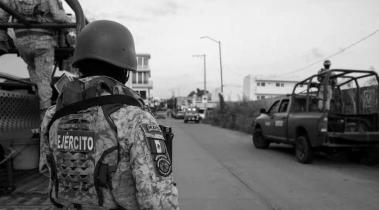 Muere sicaria venezolana durante ataque armado contra el Ejército y policías en Apatzingán, Michoacán