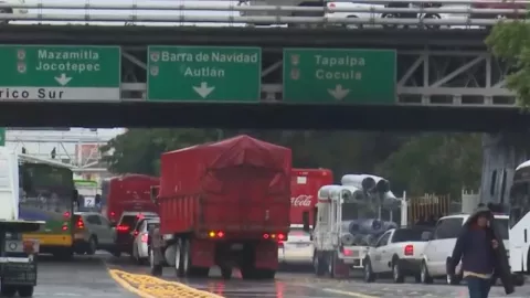 ¡ATENCIÓN! Estos camiones modificarán su trayecto por socavón en López Mateos