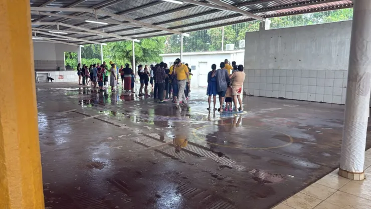 Evacuan a familias en Ahome por lluvias del huracán Lorena. .jpg