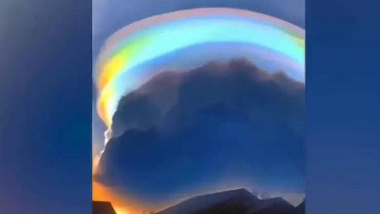 Captan nube de arcoíris en China.jpg
