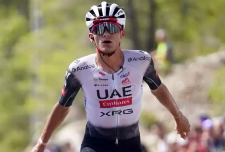 Isaac del Toro hace historia al ganar el Circuito de Getxo 2025