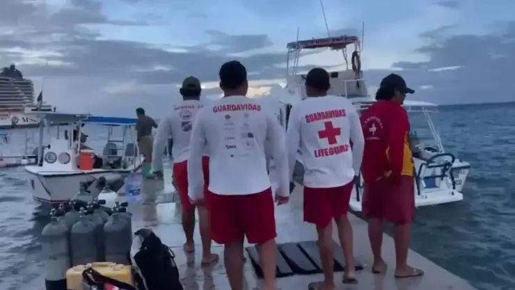 Reaparece el hombre que se aventó al mar en Cozumel tras discusión con su pareja.jpg