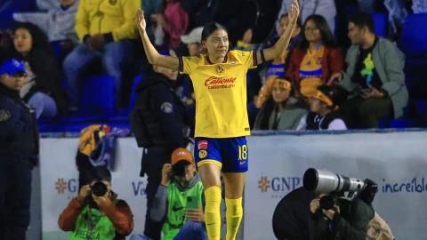 Nancy Antonio festeja gol con Am&eacute;rica