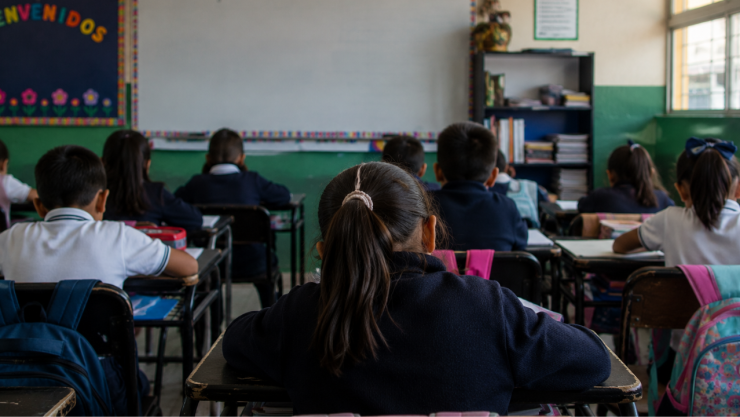 Salón de clases con alumnos