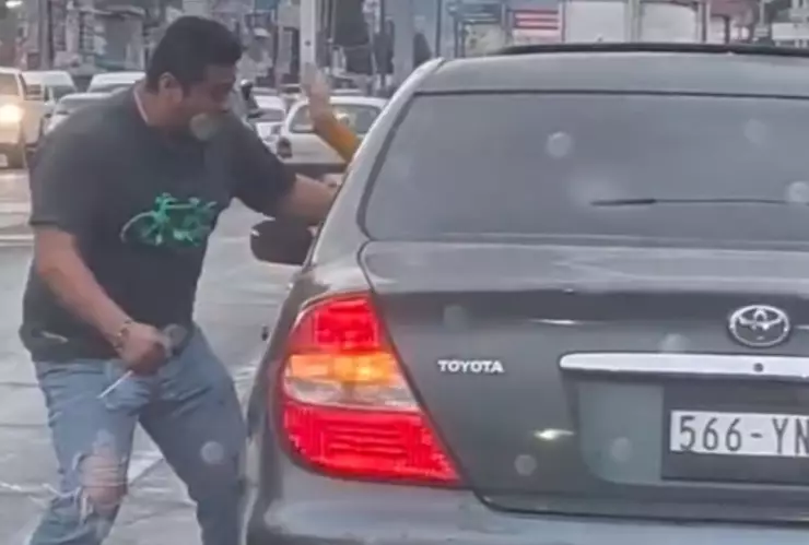 En Ixtapaluca, un conductor agredió a una mujer con desarmador en mano