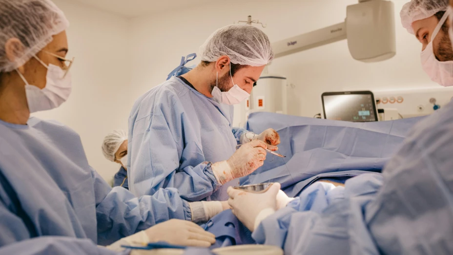 Menor de 14 muere al realizarse aumento de busto sin autorización de su padre.png