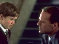 Escena de la película ‘El Sexto Sentido’ (Sixth Sense) con Halley Jeol Osment y Bruce Willis por Azteca 7.