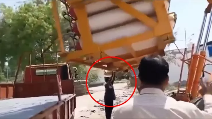 Video viral muestra riesgos en maniobras con carga pesada
