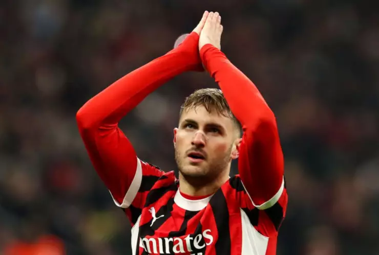 Santiago Giménez, primer gol con AC Milán en Champions League