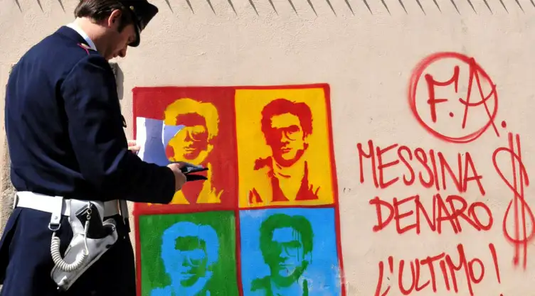 Grafiti con la imagen de Matteo Messina Denaro, en Sicilia, Italia.