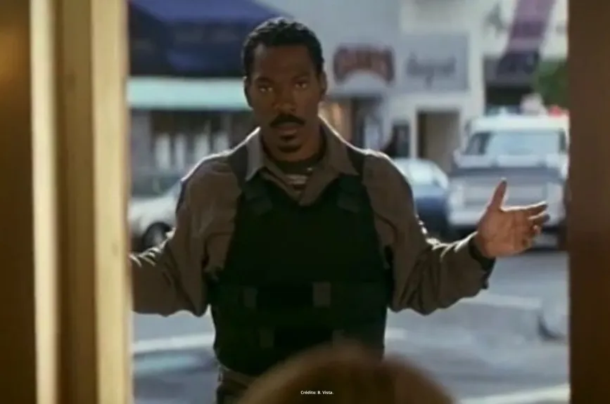 Te contamos por qué a Eddie Murphy lo atraparon con una chica trans y qué hacía con ella. (Escenas de la película ‘El negociador’ por Azteca 7)