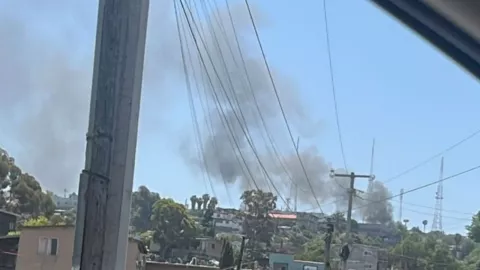 Incendio en calle Durango de Tijuana consume 2 viviendas hoy lunes 19 de mayo