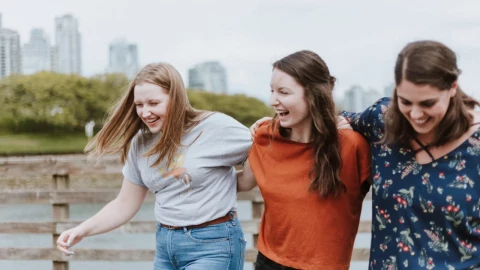 ¿Qué signos del zodiaco forman las amistades más duraderas?