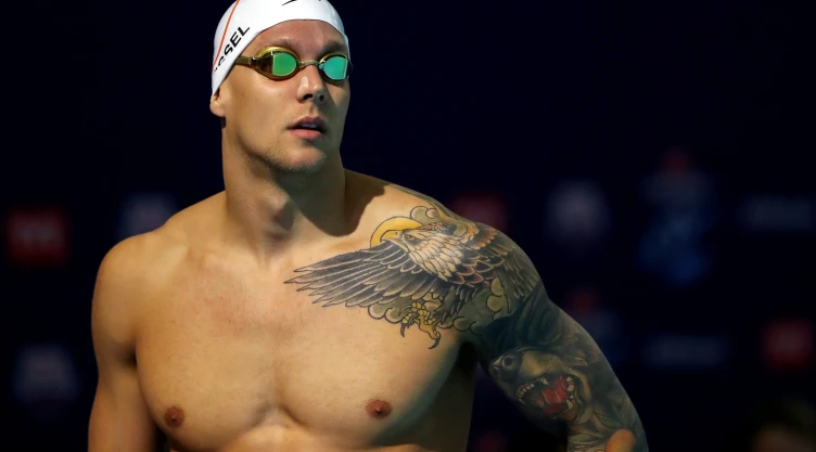 Caeleb Dressel tiene el récord de 49.28 segundos en los 100 metros de estilo combinado
