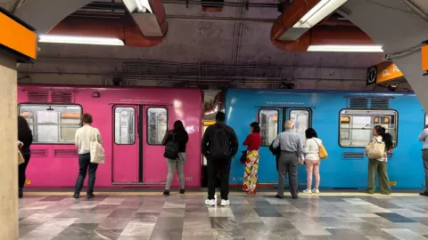 ¡Caos en el Metro CDMX hoy 24 de abril 2025! Líneas con retrasos y avance de trenes