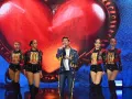 Lola Cortés no escatimó en elogios, manifestando que fue un verdadero gusto escuchar a Brandon, apreciando su respeto por la canción y su sólida interpretación. Arturo López Gavito también quedó impresionado, señalando que el alumno demostró una notable concentración que le permitió conectar profundamente con la pieza. Para Gavito, la actuación de Brandon fue simplemente impecable, subrayando el alto nivel que el académico aportó a esta noche memorable.