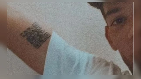 brazo-joven-italiano-certificado-covid-19