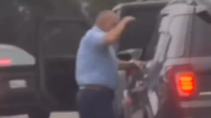 Video: Conductores se agarran a golpes en la garita El Chaparral