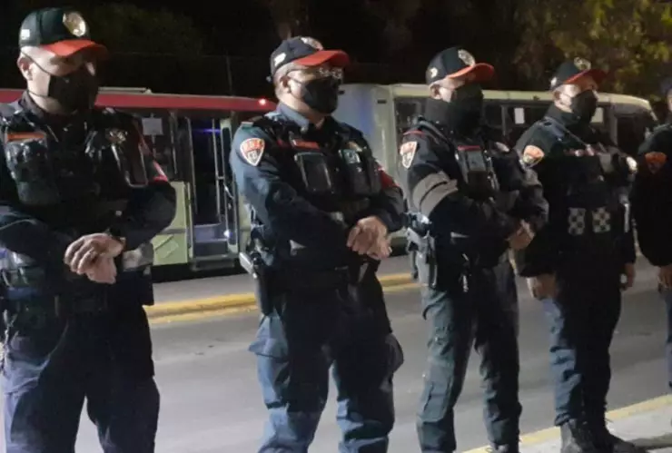 Policía devuelve maleta con 35 mil pesos en plaza comercial de la CDMX