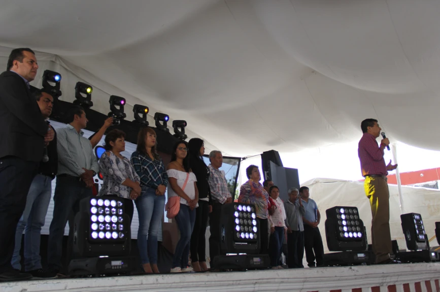 Autoridades de Teoloyucan presentando el evento