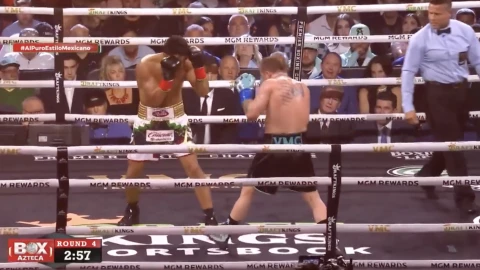 Canelo Álvarez tira a Jaime Munguía en el Round 4
