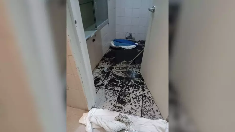 Inundación en hospital de Tláhuac: lluvias colapsan drenaje de urgencias