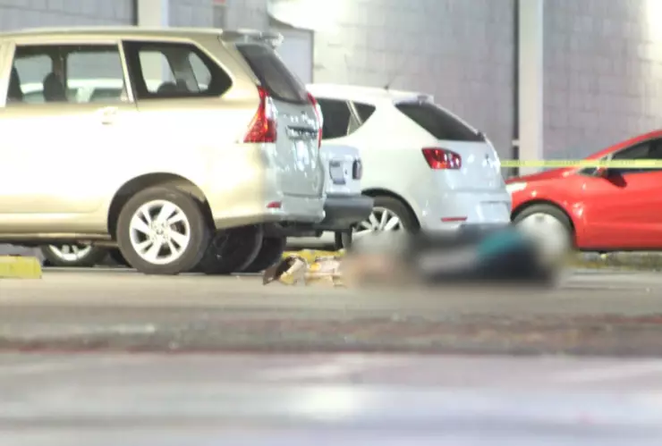 Asesinan a hombre en estacionamiento de supermercado en León.png