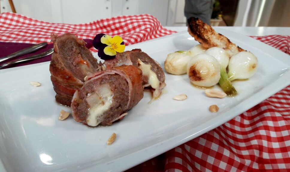 Envuelto de carne y pera