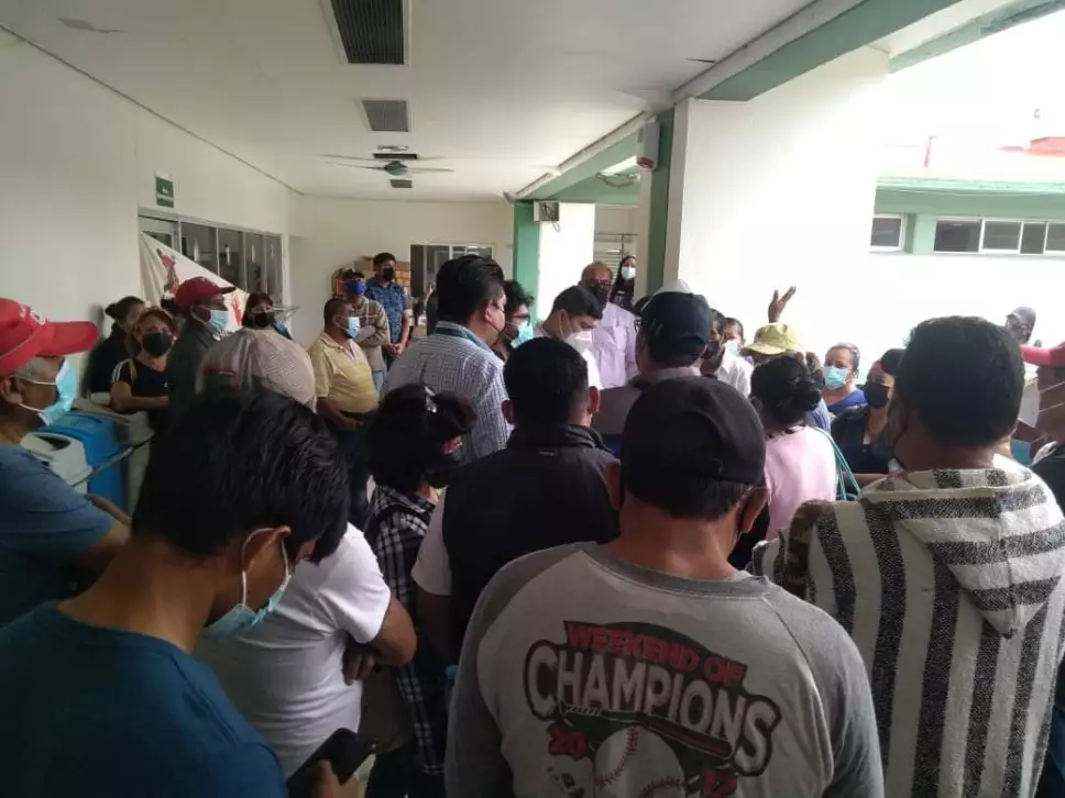 Por muerte de dos bebés, destituyen a director del IMSS en Oaxaca