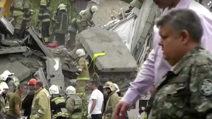 explosión-de-gas-derrumbe-edificio-apartamentos-montes-urales-rusia