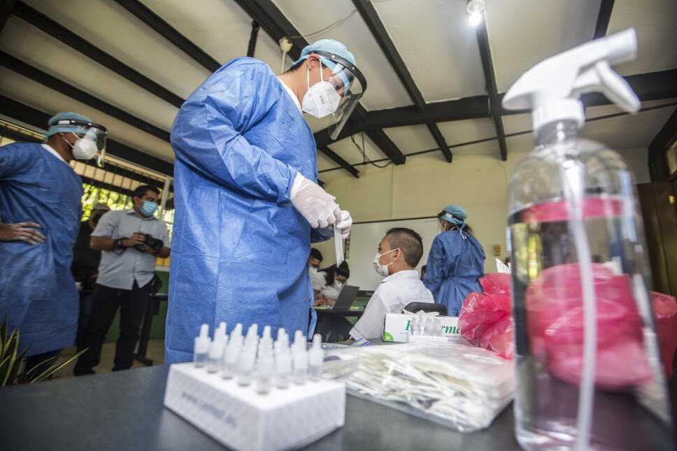 Continúa aplicación aleatoria de pruebas Covid en Escuelas de Yucatán (3)