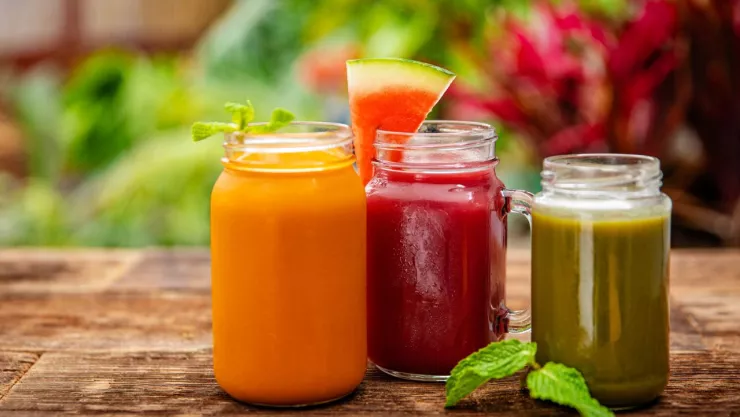 Preparar el licuado para desinflamar es muy fácil