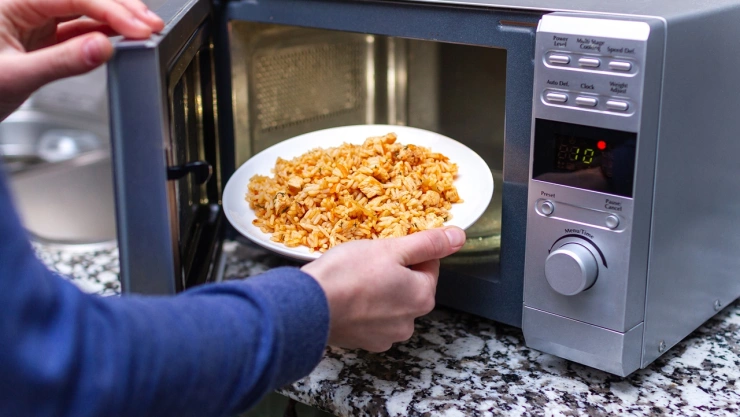 ¡Cuidado! Advierten del peligro de recalentar el arroz