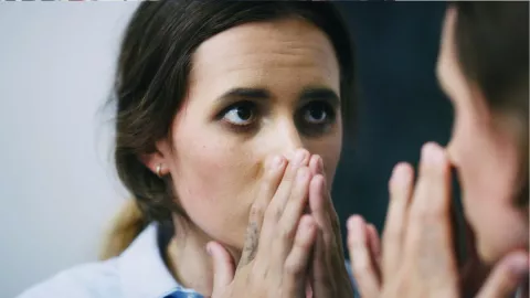 /estilo-de/que-revela-sobre-tu-personalidad-que-no-puedas-tomar-decisiones-segun-la-psicologia