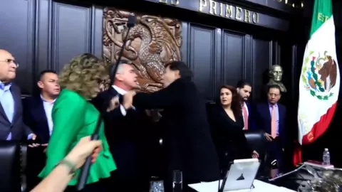 Corrido de la pelea entre Alito y Noroña en el Congreso.