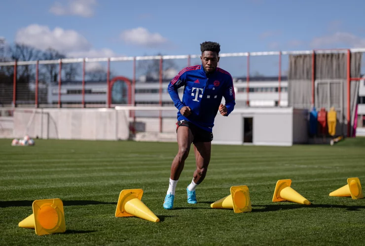 Alphonso Davies regresó a los entrenamientos