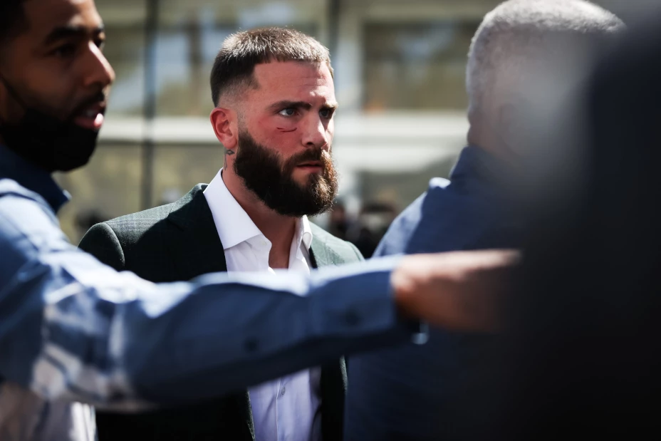 Saúl Canelo Álvarez pelea Caleb Plant conferencia