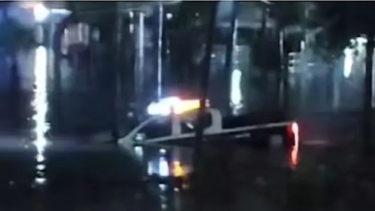 Hallan cuerpos en el río Atoyac; patrulla llevaba a tres mujeres además del policía desaparecido